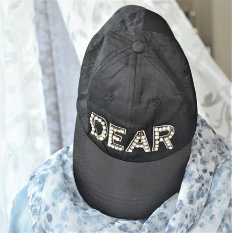 Saténová čierna šiltovka,