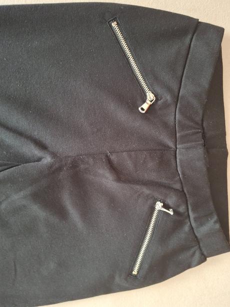 Darujem  dámske elastické čierne legíny., s