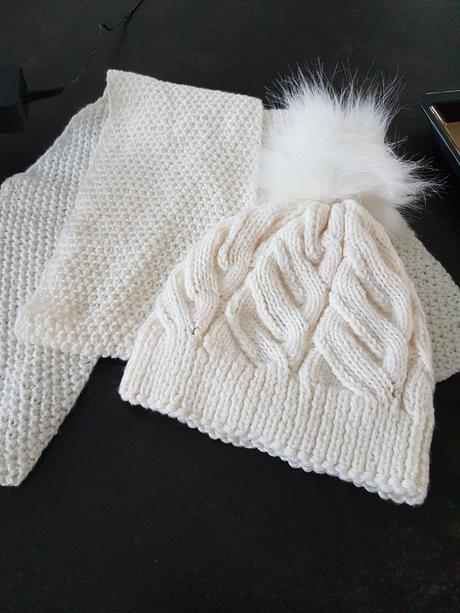 Dámska čiapka so šálom, 