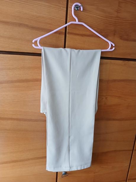 Dámske nohavice s vysokým pásom., s