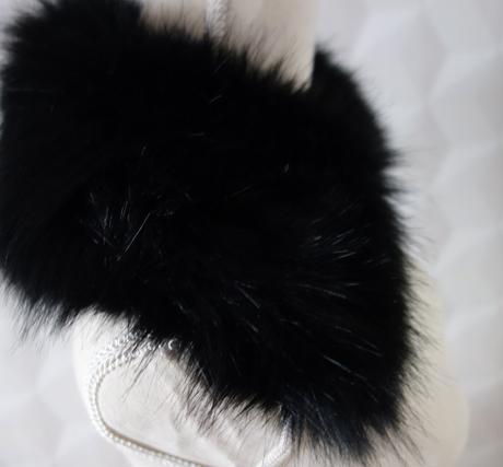 Čierny kožušinový golier, 