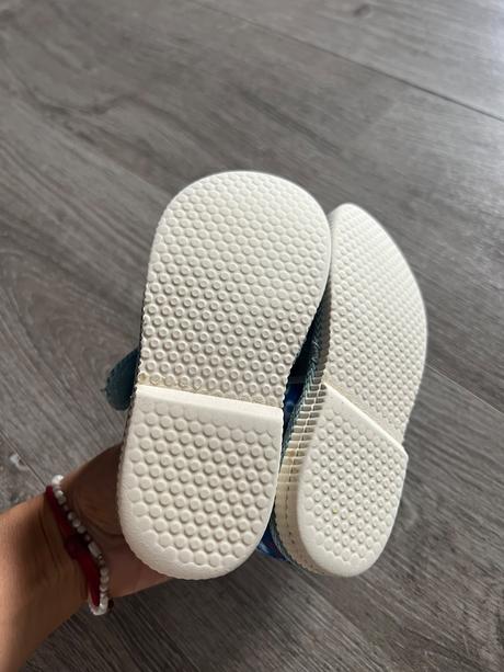 Manik papuce, manik,22