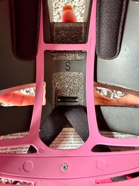 Kvalitná značková prilba na bicykel, s