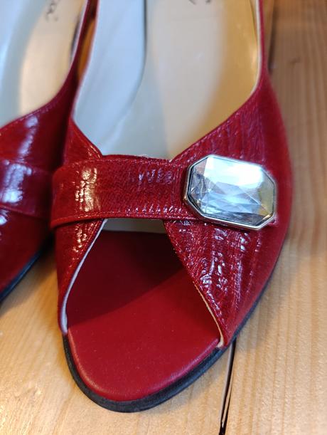 Krásne červené lakované lodičky - veľ. 37, 37