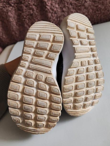 Nazuvacie tenisky, 22