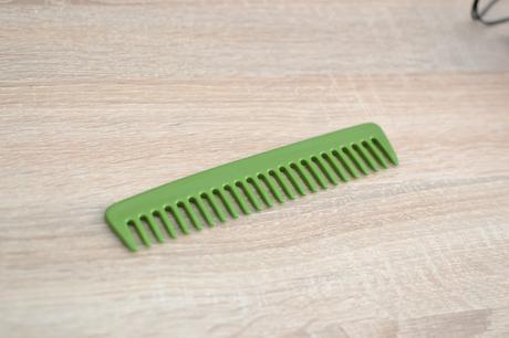 Zelený hrebeň na vlasy so širokými zubami, 