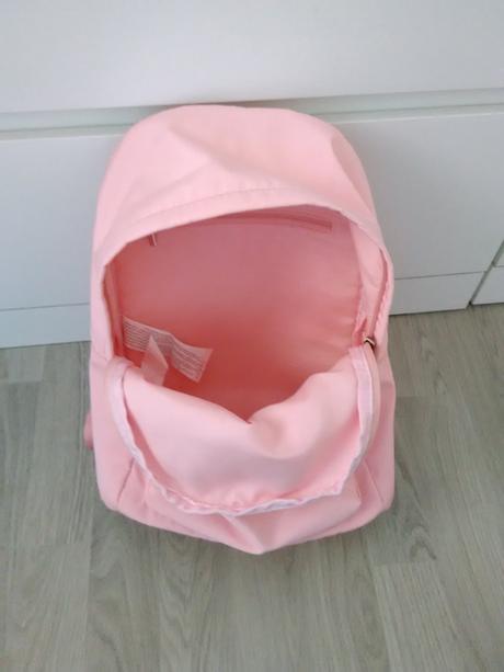 Dievčenský ruksak, gate