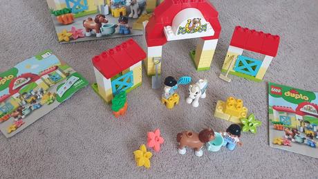 Lego suplo stajňa s konikmi,
