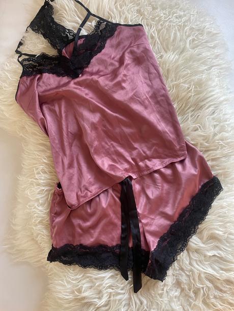 Saténové pyžamo, s