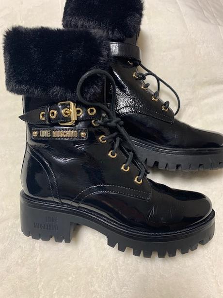 Lakované kožené workery love moschino originál, 39