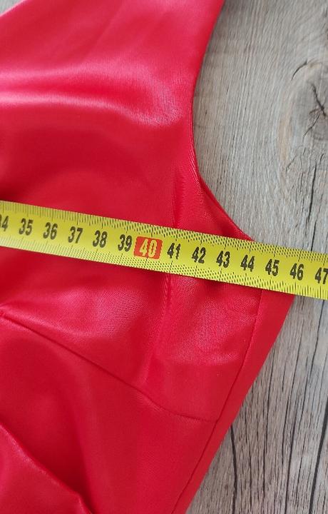 Červené saténové šaty nuance, 40