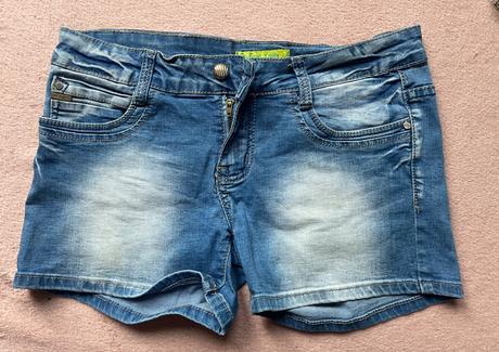 Dievčenské riflové kraťasy., 28