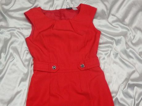 Kvalitné elegantné červené šaty, 34