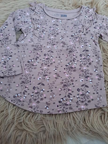 Tričko s volánikmi, 104