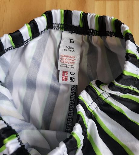 2x karnevalové nohavice tu na 1-2 roky, 