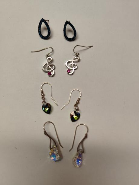 Nausnicky so swarovski kamienkami okrem hornych, 