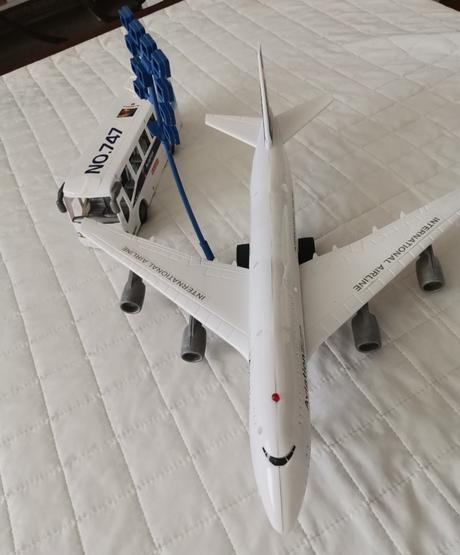 Uz len - lietadlo a maketa reflektor, 