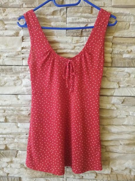 Červené ramienkové tričko s bielymi bodkami, 36