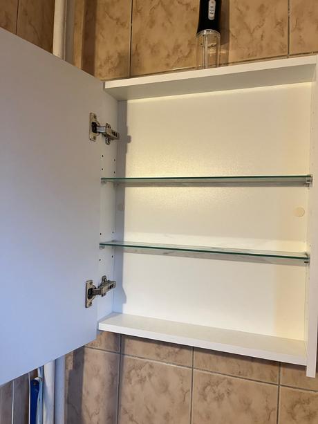 Kúpeľňová skrinka, 