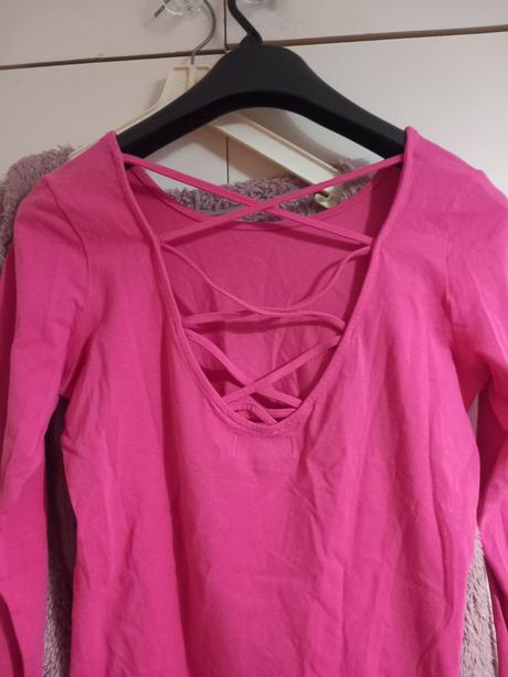 Tricko s vyrezmi na chrbte, reserved,m