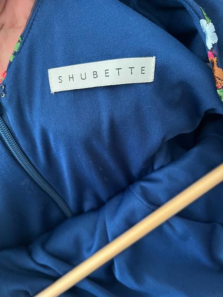 Spoločenské šaty, 36