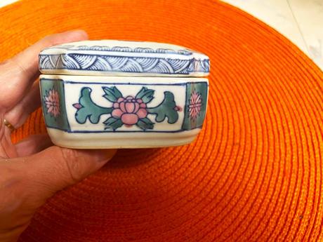 Porcelánová šperkovnica, 