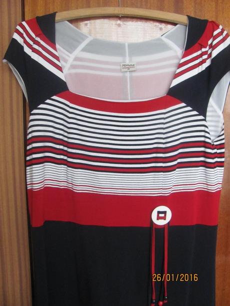 Šaty s pásikmi, xl