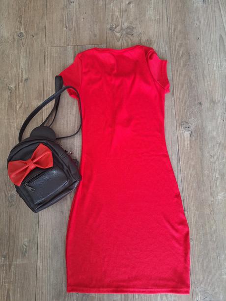 Trickove saty s gombikmi, s