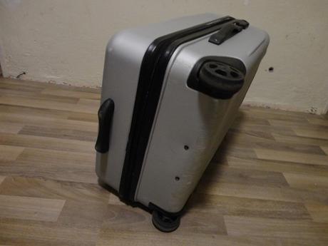 Cestovný kufor - plastový,