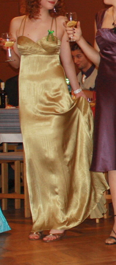 Nadčasové spoločenské šaty, 36