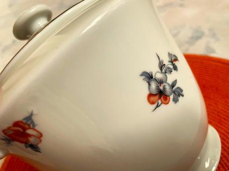 Starožitná porcelánová konvica, 