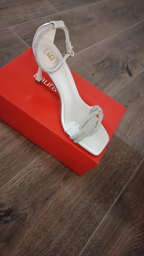 Laura biagotti sandálky c.39, 39