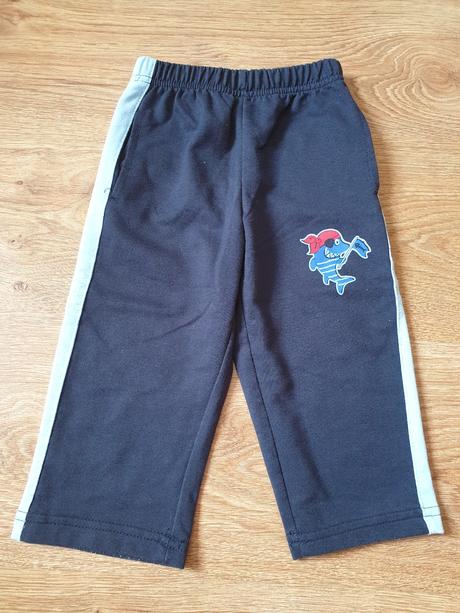 Tepláky so žralokom, 86