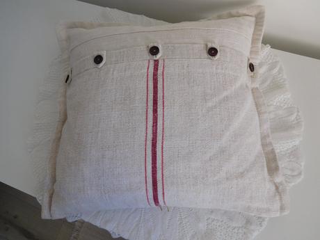 Vankúše menšie , vačšie, podlhovasté,, 