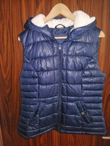 Vesta s kapucňou, 42