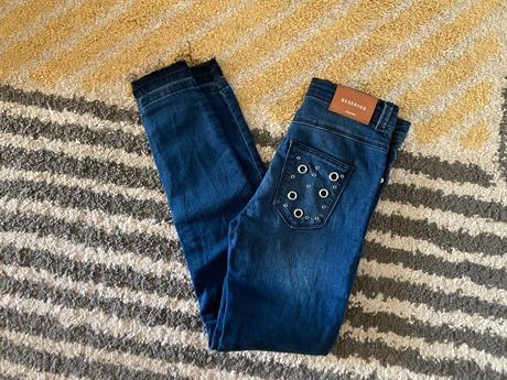 Skinny rifle s cvokmi, reserved,140