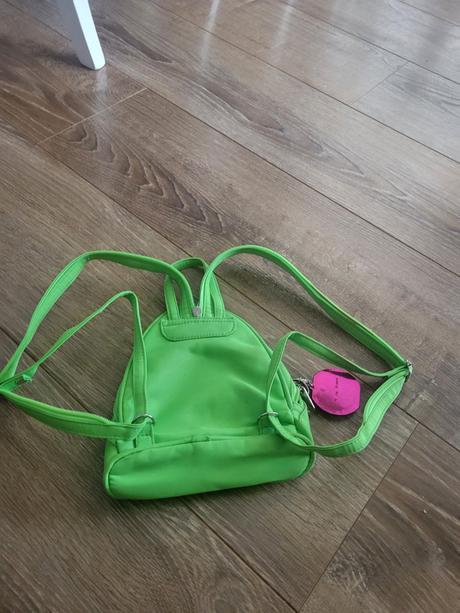 Maly ruksacik barbie,