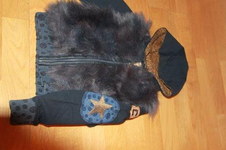 Chlpatá mikinka, 110