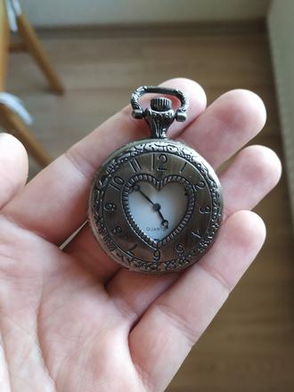 Hodinky vo vintage štýle, 