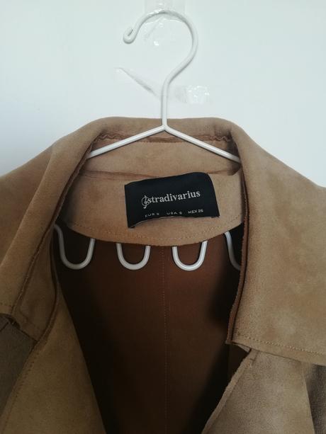 Krémový kabát, stradivarius,s