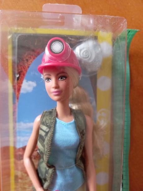 Barbie paleontologička z roku 2017, 
