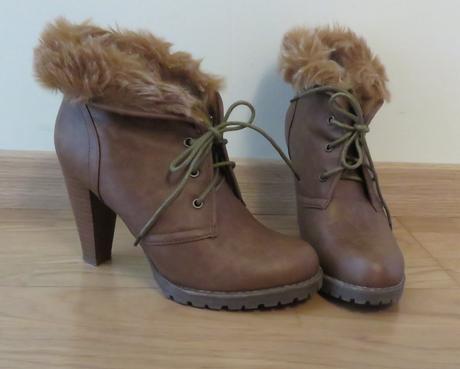 Kotníkové topánky na vysokom podpätku, 39