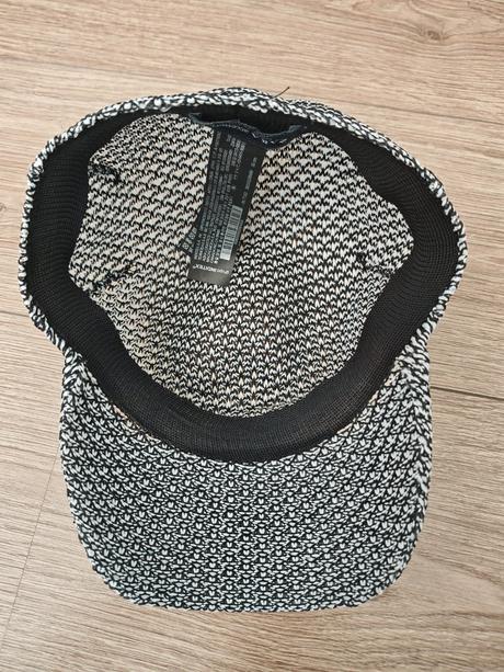 Skvelá šiltovka, zara