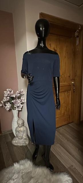 Tmavomodré elegantné šaty s odhalenými ramenami, l / m