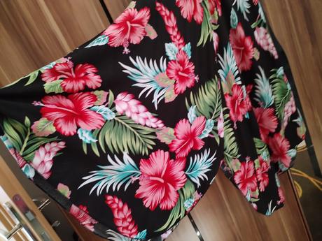 Krásne šaty chantall spodný asymetrický strih, chantall