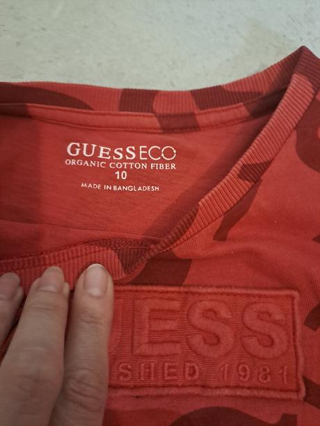 Červené tričko, guess,134