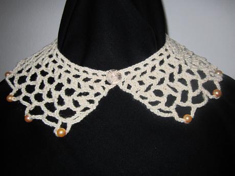 1665. háčkovaný golier,