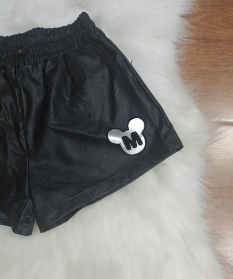 Koženkové kraťasy, 152