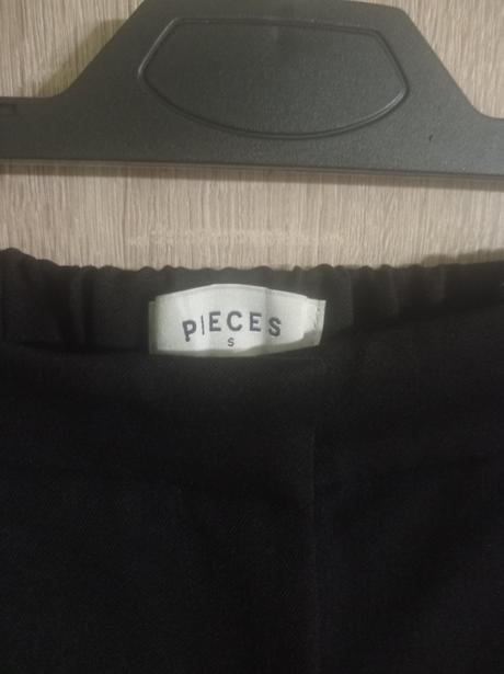Šortky pieces, s