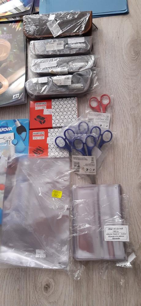 Skolske potreby nove, omalovanky, cena za ks maxim, 